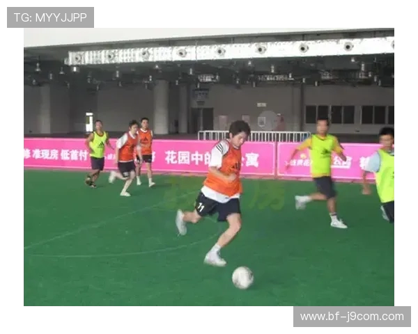 丹阳足球队对决经开区，激情碰撞展现竞技风采，谁将赢得胜利荣耀